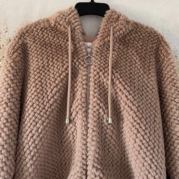 Heartloom Magda Faux Fur Jacket (NWT) - Picture 9 of 16